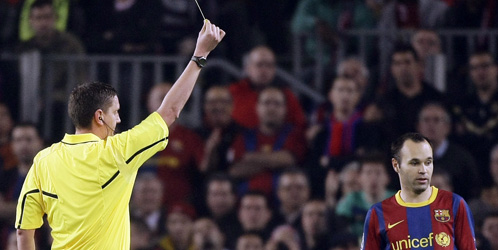 Iniesta también forzó la amarilla y no fue sancionado por la UEFA