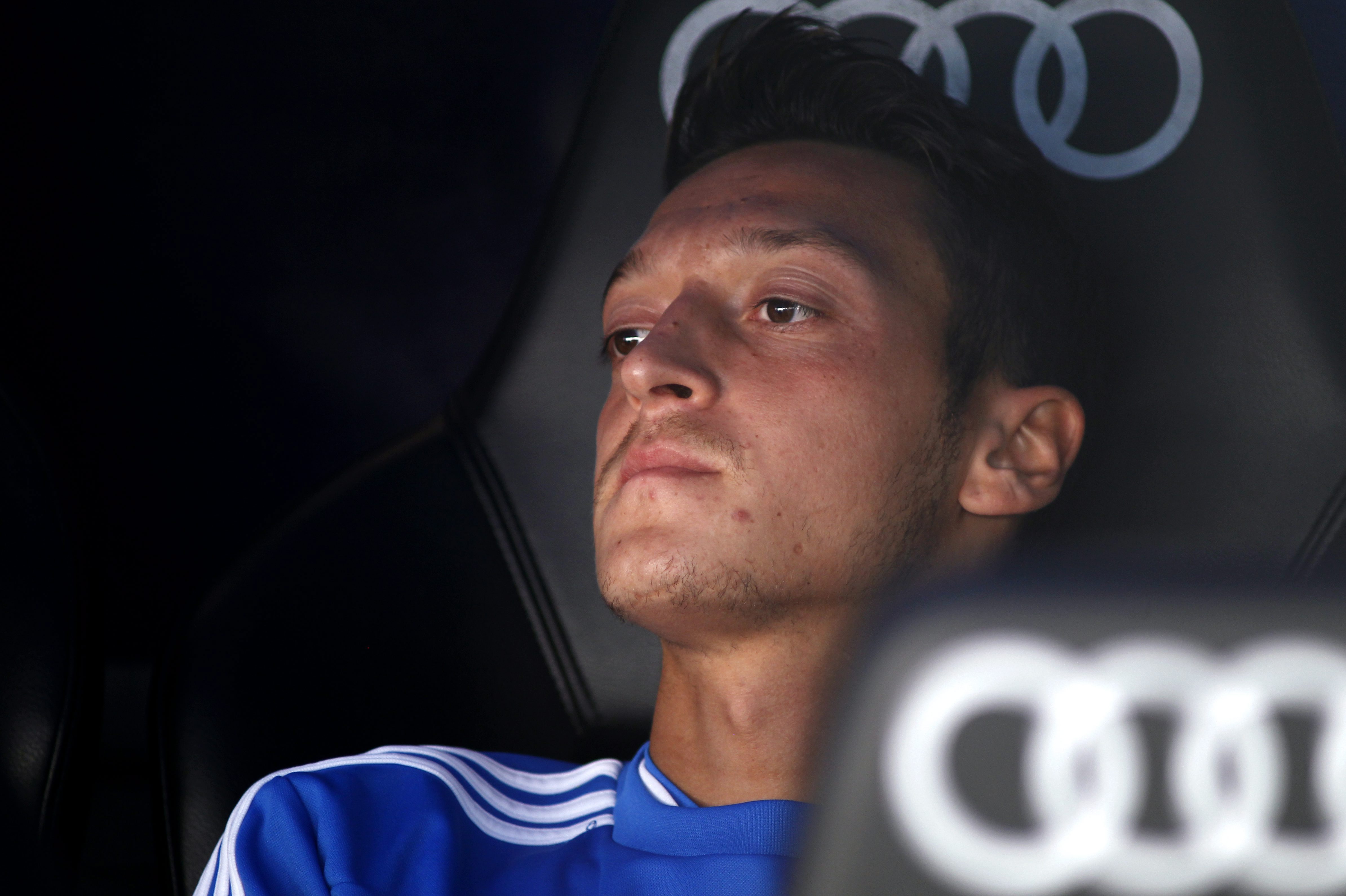 «Terremoto» Özil: equipo y afición, molestos por su venta