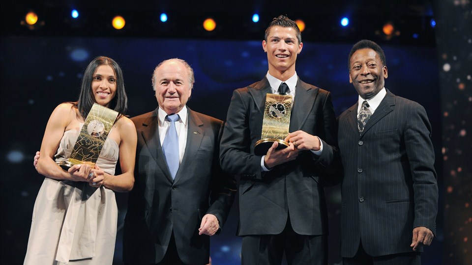 Blatter se mofa de Cristiano Ronaldo